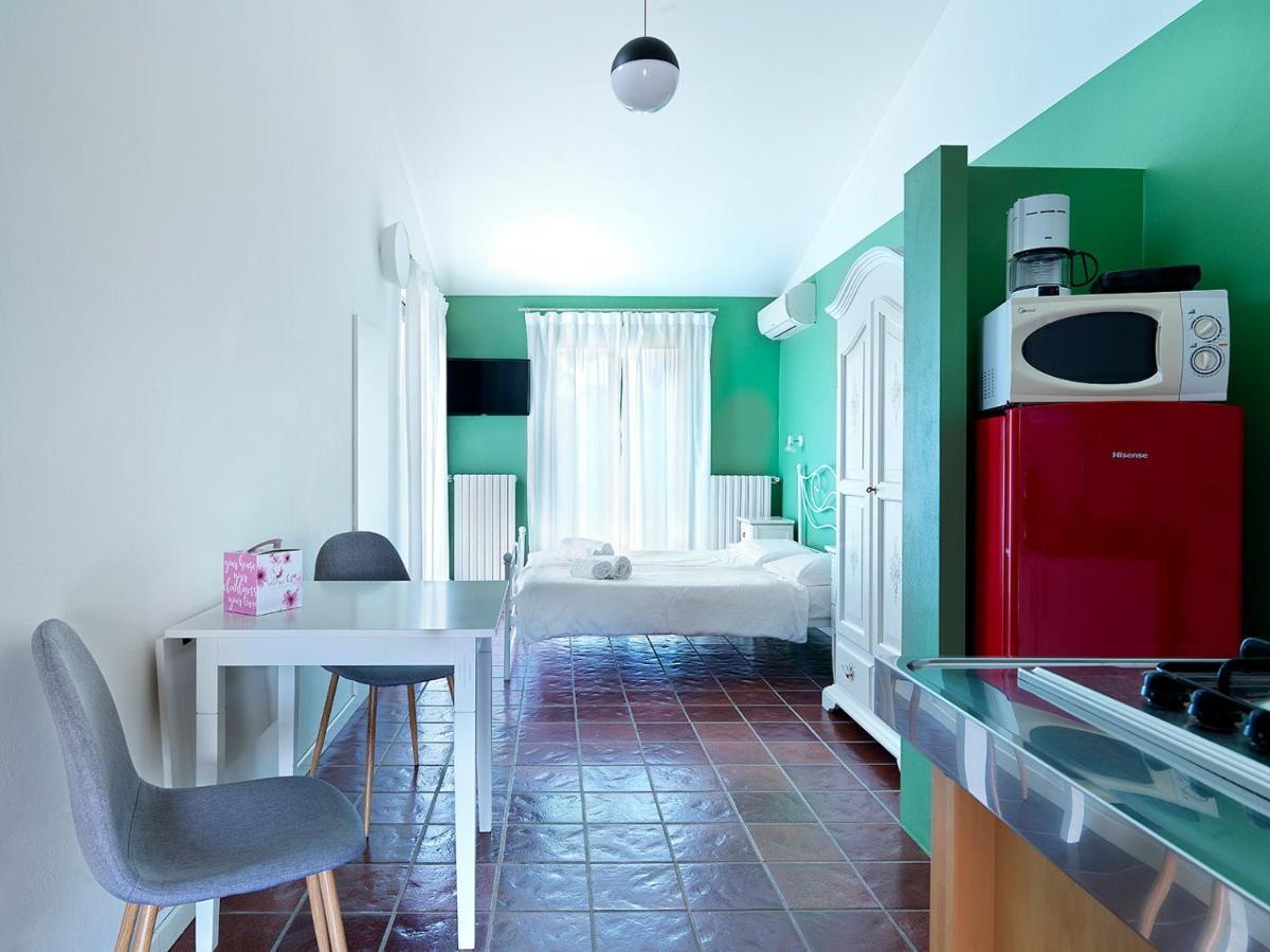 Residence Il Melograno Manerba del Garda Bagian luar foto