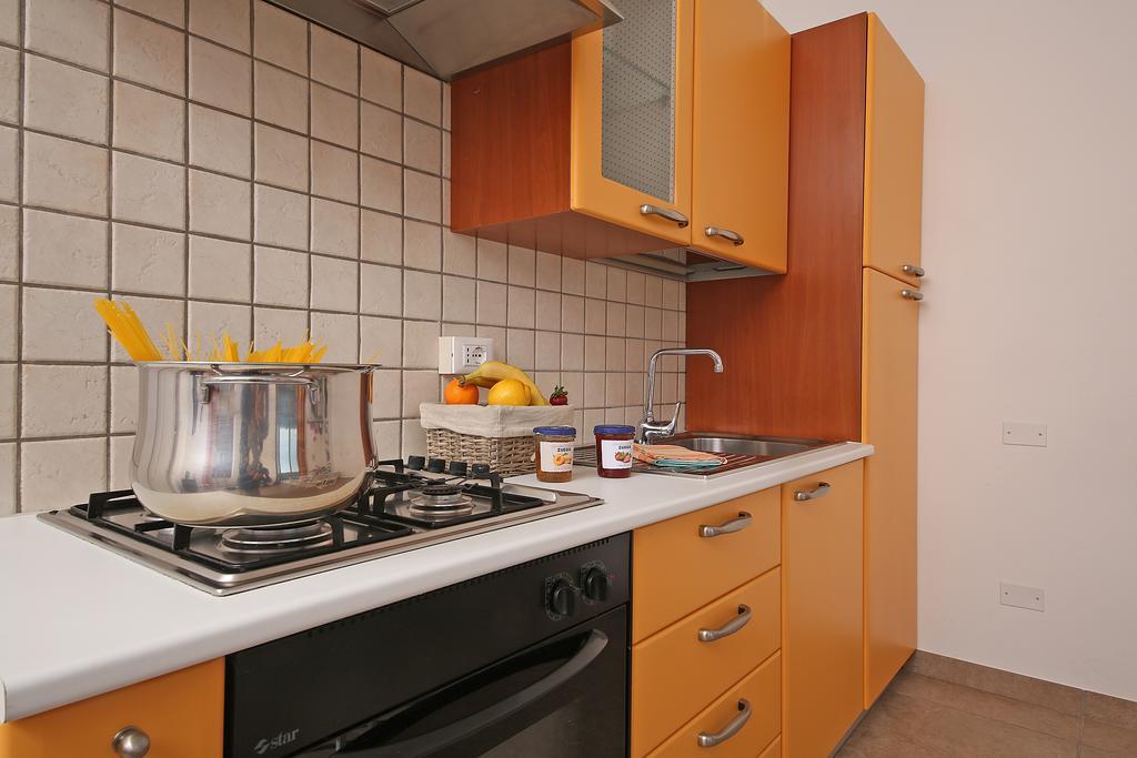 Residence Il Melograno Manerba del Garda Bagian luar foto